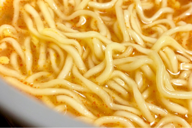 実食 明星 中華三昧タテ型ビッグ 赤坂榮林 酸辣湯麺 カップ麺